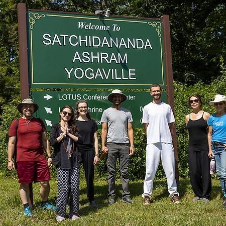 Yogaville Buckingham Exterior photo